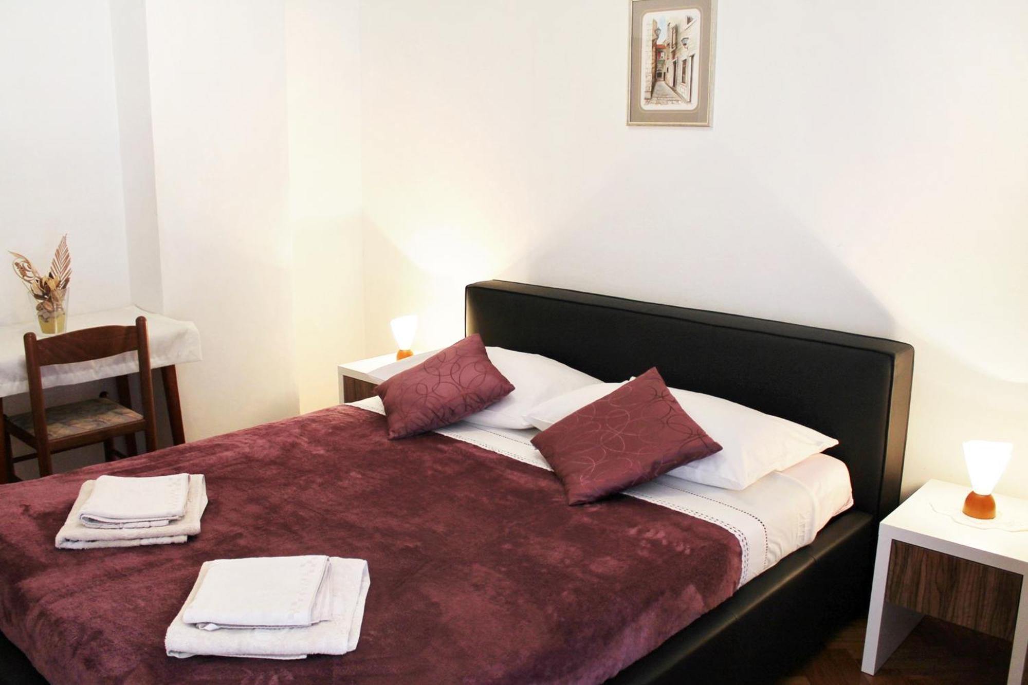 Apartments With A Parking Space Kastel Stafilic, Kastela - 5219 Rom bilde